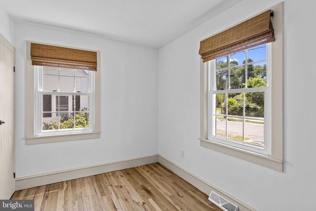 216 WALNUT ST, Berryville, VA 22611