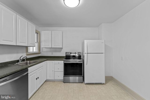 216 WALNUT ST, Berryville, VA 22611