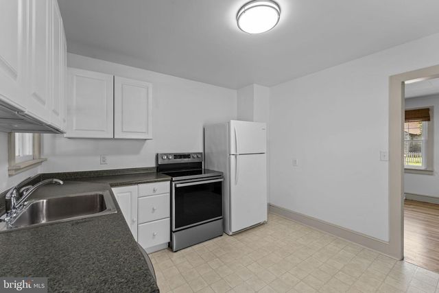 216 WALNUT ST, Berryville, VA 22611