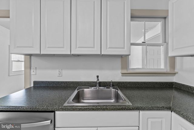 216 WALNUT ST, Berryville, VA 22611