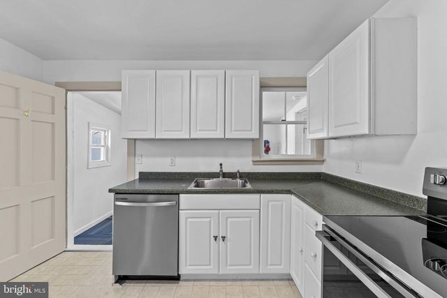 216 WALNUT ST, Berryville, VA 22611