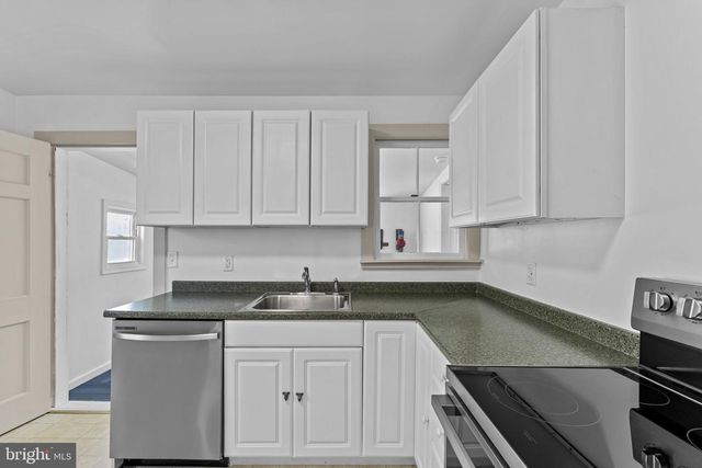 216 WALNUT ST, Berryville, VA 22611