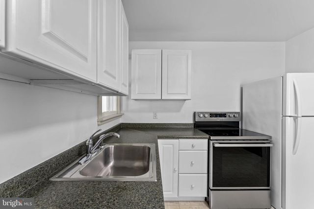 216 WALNUT ST, Berryville, VA 22611