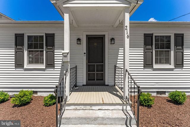216 WALNUT ST, Berryville, VA 22611