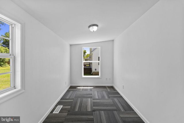 216 WALNUT ST, Berryville, VA 22611