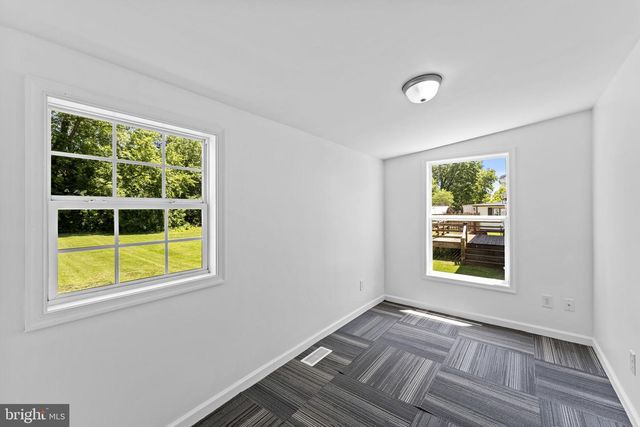 216 WALNUT ST, Berryville, VA 22611