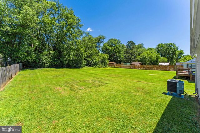 216 WALNUT ST, Berryville, VA 22611