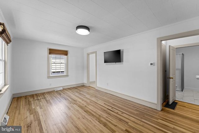 216 WALNUT ST, Berryville, VA 22611