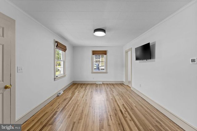 216 WALNUT ST, Berryville, VA 22611