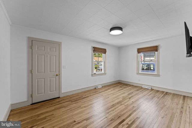 216 WALNUT ST, Berryville, VA 22611