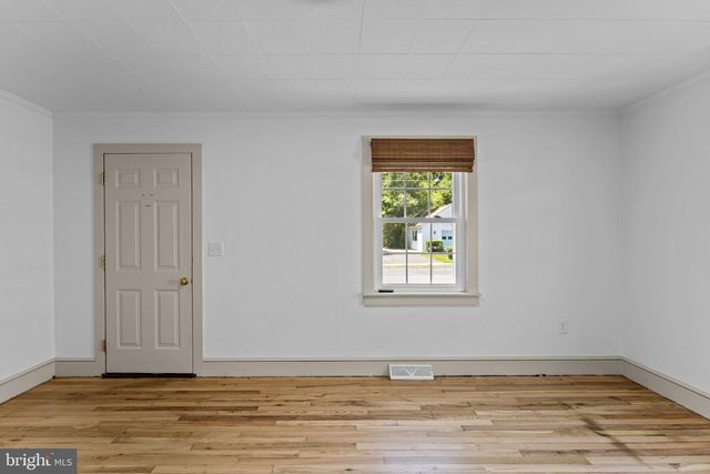 216 WALNUT ST, Berryville, VA 22611
