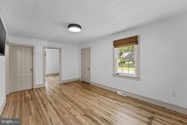 216 WALNUT ST, Berryville, VA 22611