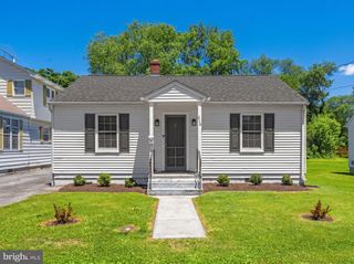 216 WALNUT ST, Berryville, VA 22611