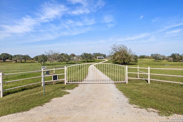 2419 Eden, Seguin, TX 78155