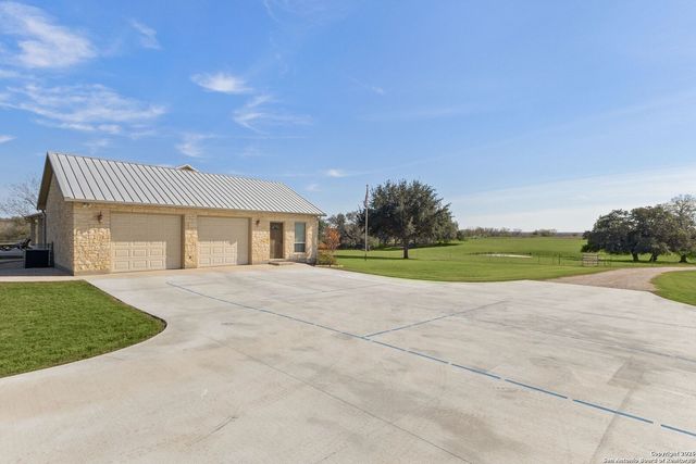 2419 Eden, Seguin, TX 78155