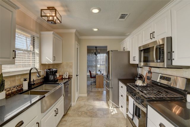 2306 Shadyoaks Lane, Rowlett, TX 75088