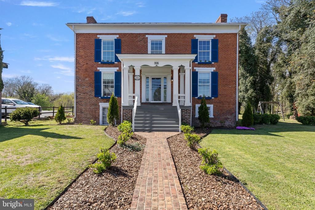 205 N MAIN ST, Madison, VA 22727