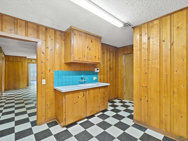 108 W 2ND STREET, Hughes Springs, TX 75656