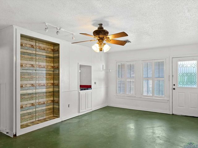 108 W 2ND STREET, Hughes Springs, TX 75656