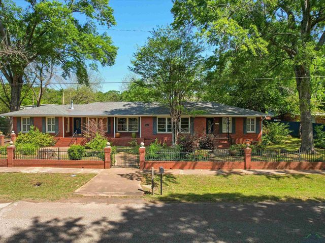 108 W 2ND STREET, Hughes Springs, TX 75656