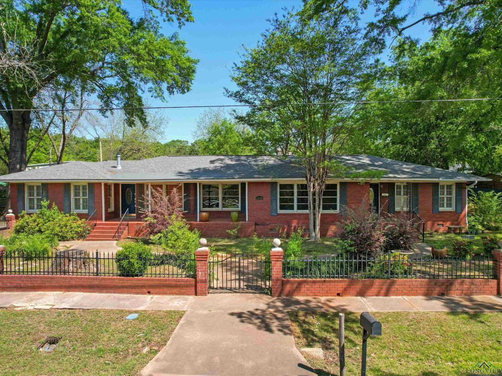 108 W 2ND STREET, Hughes Springs, TX 75656