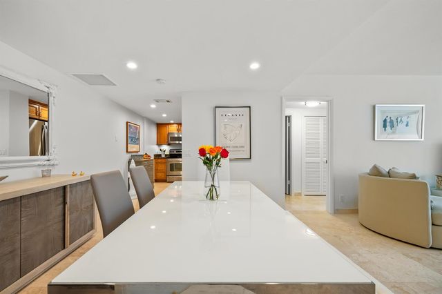 2295 S Ocean Boulevard 302, Palm Beach, FL 33480