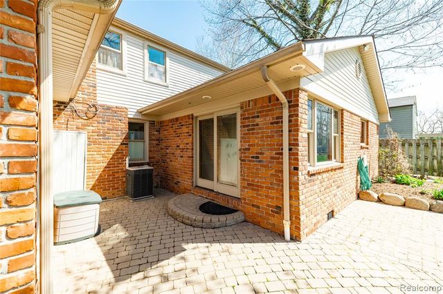 7611 Ferry Road, Grosse Ile, MI 48138