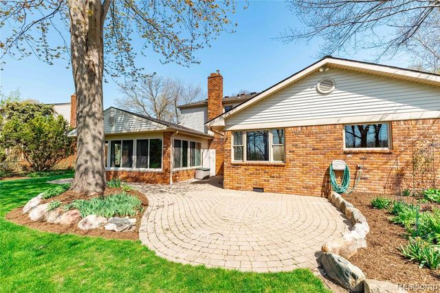 7611 Ferry Road, Grosse Ile, MI 48138