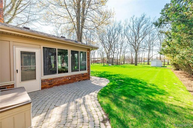 7611 Ferry Road, Grosse Ile, MI 48138