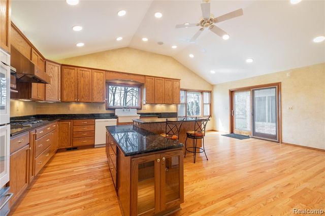 7611 Ferry Road, Grosse Ile, MI 48138