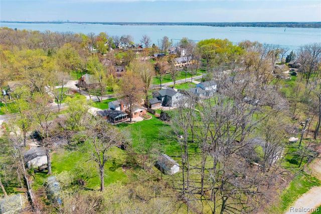 7611 Ferry Road, Grosse Ile, MI 48138