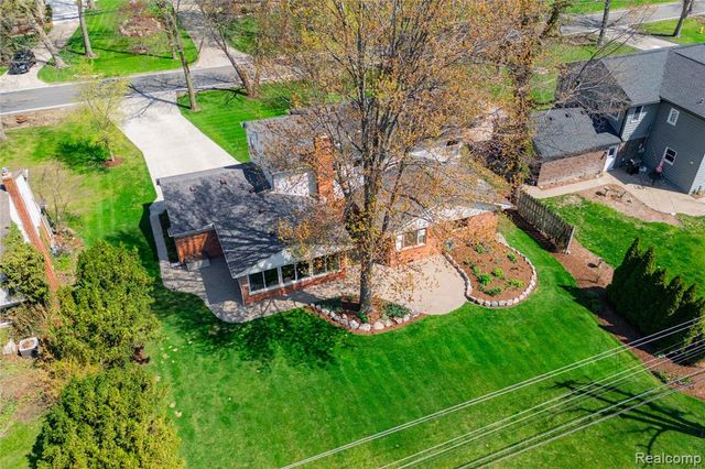 7611 Ferry Road, Grosse Ile, MI 48138