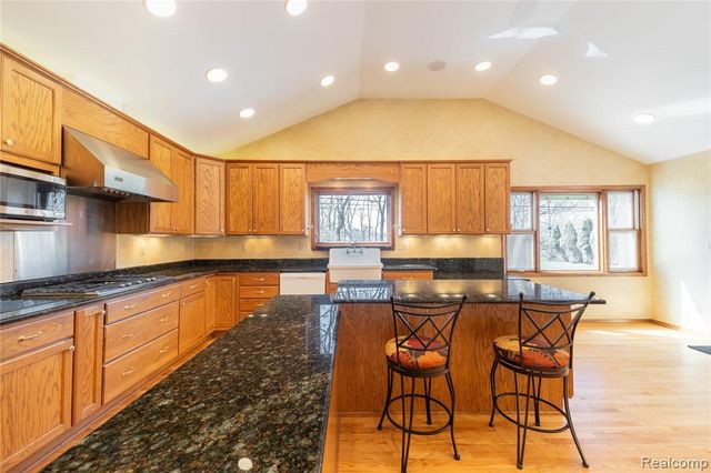 7611 Ferry Road, Grosse Ile, MI 48138