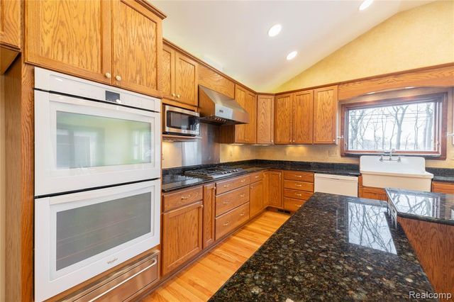 7611 Ferry Road, Grosse Ile, MI 48138