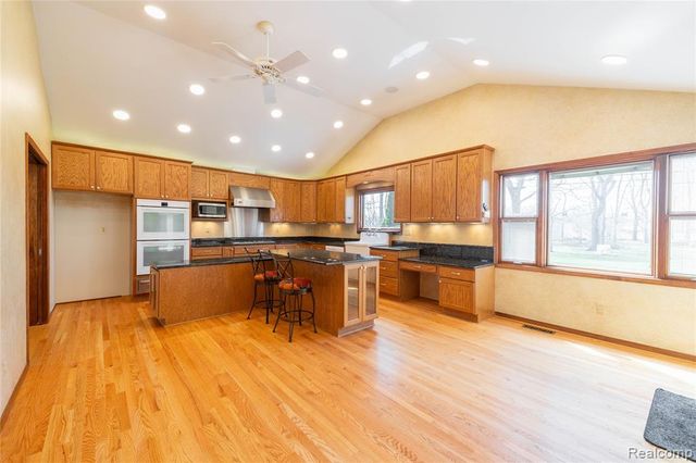 7611 Ferry Road, Grosse Ile, MI 48138