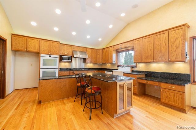 7611 Ferry Road, Grosse Ile, MI 48138