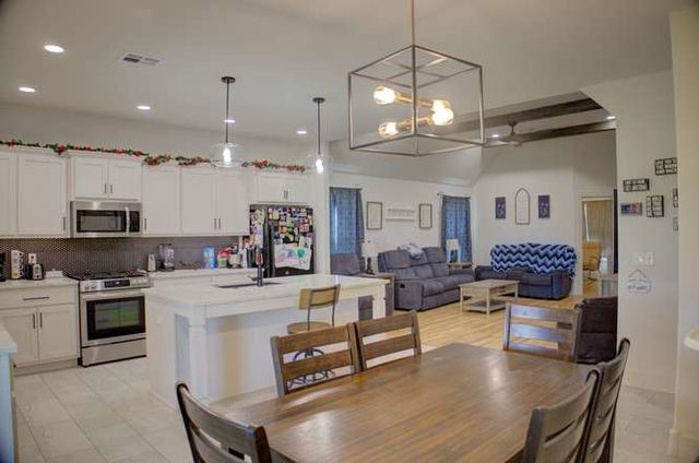 2420 W King Lane, Claremore, OK 74019