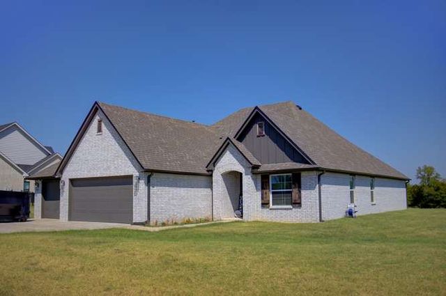 2420 W King Lane, Claremore, OK 74019