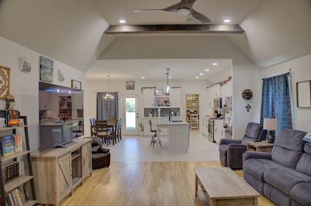 2420 W King Lane, Claremore, OK 74019