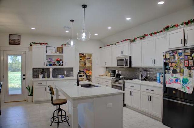 2420 W King Lane, Claremore, OK 74019