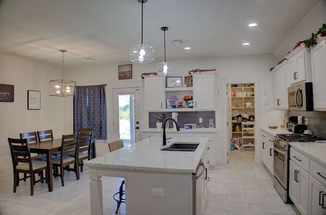 2420 W King Lane, Claremore, OK 74019