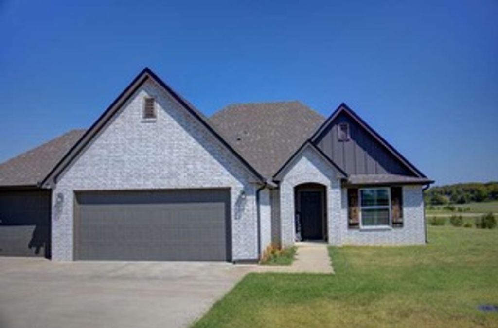 2420 W King Lane, Claremore, OK 74019