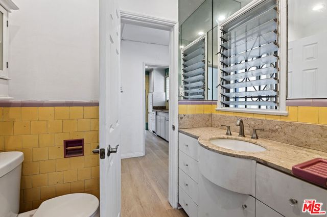 900 S Wooster Street 2, Los Angeles, CA 90035