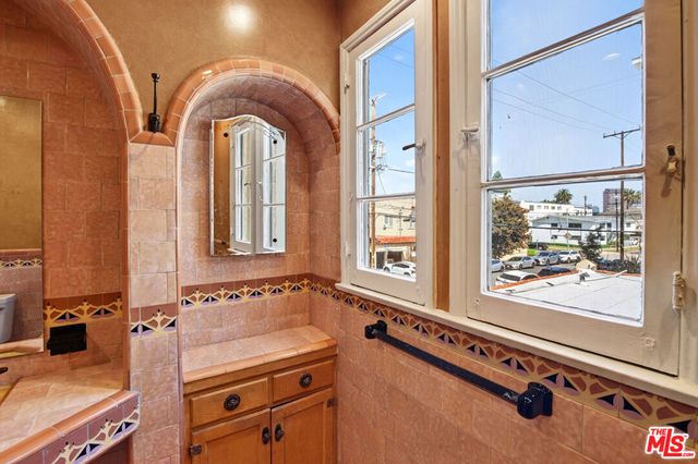 900 S Wooster Street 2, Los Angeles, CA 90035