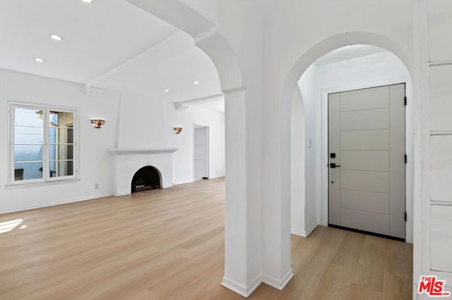 900 S Wooster Street 2, Los Angeles, CA 90035