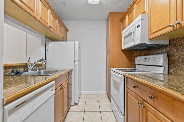 2317 N Congress Avenue 24, Boynton Beach, FL 33426