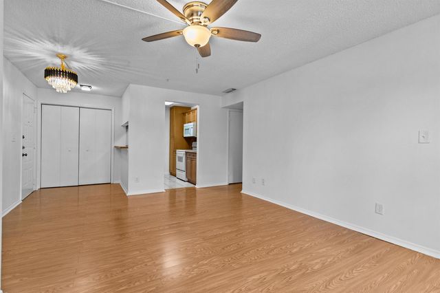 2317 N Congress Avenue 24, Boynton Beach, FL 33426