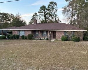 1106 Southeast Cir., Hattiesburg, MS 39402