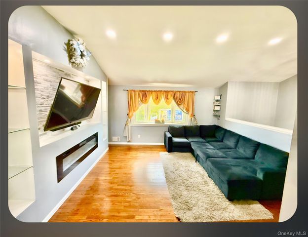 367 Erlanger Boulevard, North Babylon, NY 11703