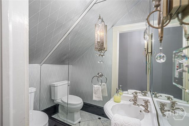 3 E Gordon Street, Savannah, GA 31401